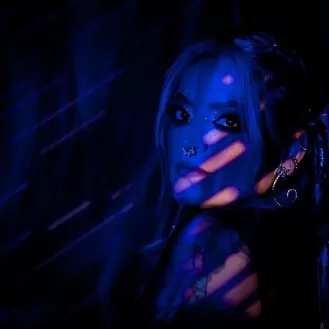 Laura Azul estrena  '¿Quién soy?'  Una canción para hacer catarsis y reencontrarse