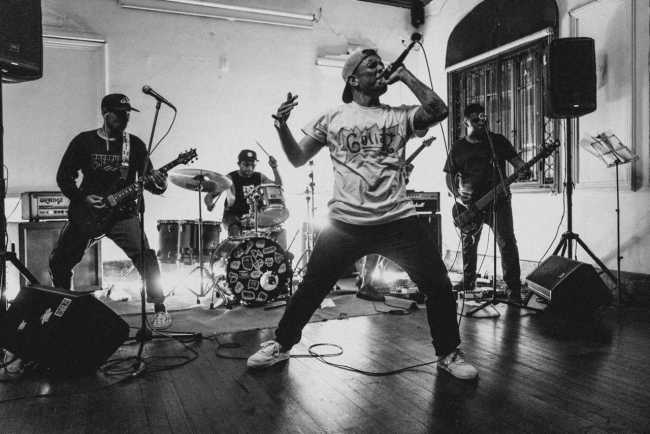 Flayer evento Fuera de Foco presenta  'Caos y desorden'